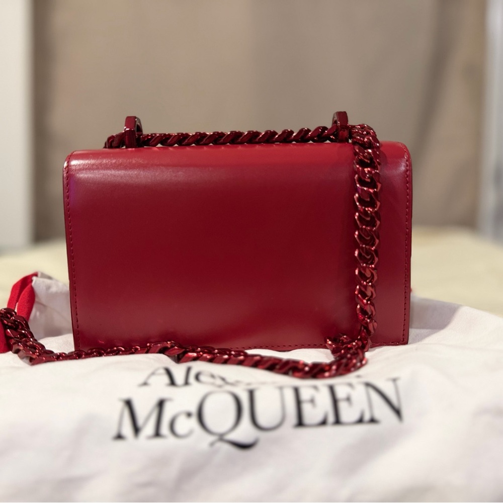 Alexander McQueen Crimson Skull Clutch - Picture 3 of 6